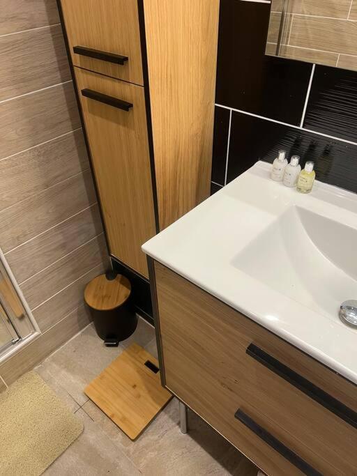 Appartement Style Chalet Standing 2 A 6 Personnes Ла-Бурбуль Екстер'єр фото
